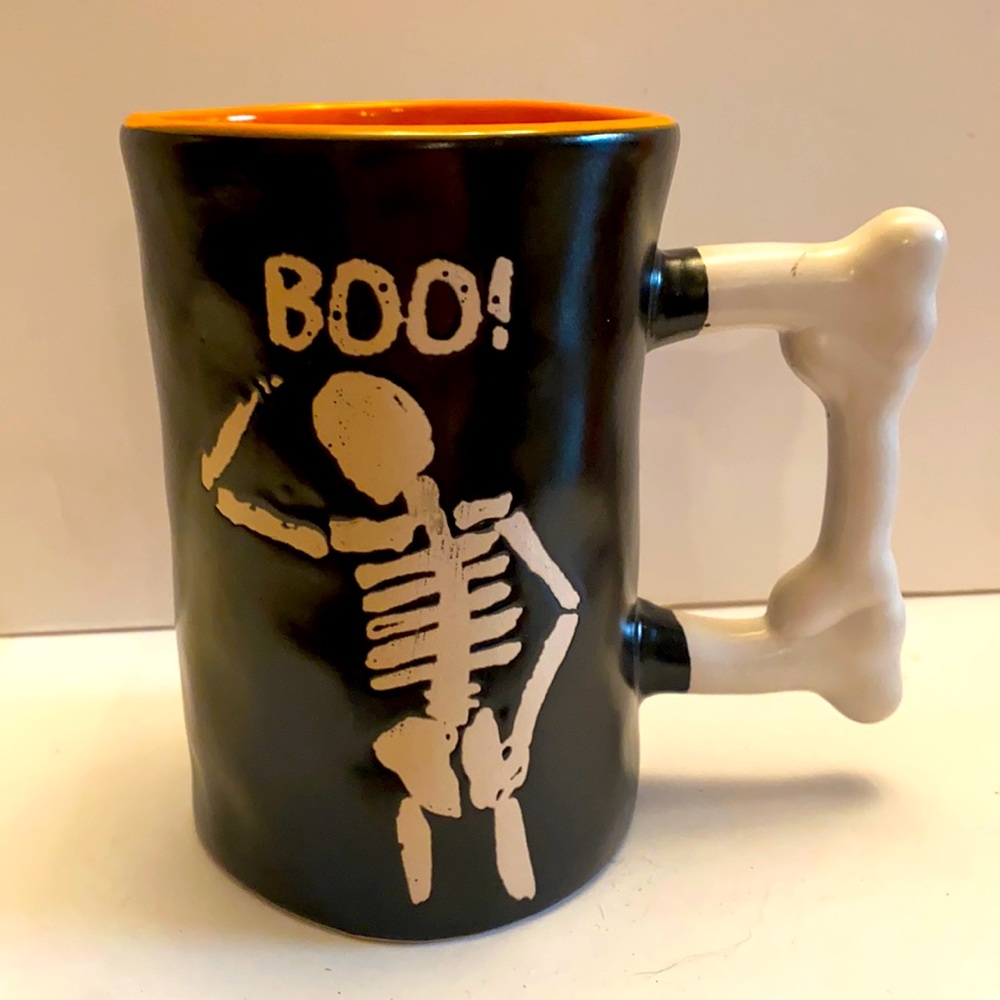 Ceramic vintage skeleton boo! mug.